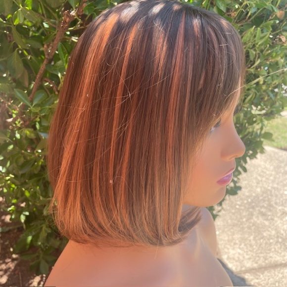 SYNTHETIC SHORT BOB WIG - Picture 3 of 3